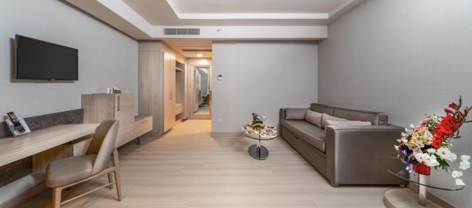 Junior Deluxe Suit Oda